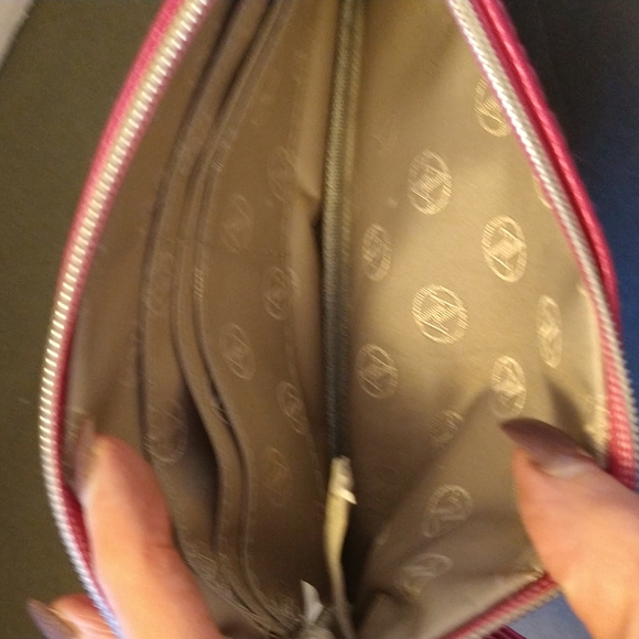 NWOT. Adrienne Vittadini pink wristlet. - Picture 4 of 4
